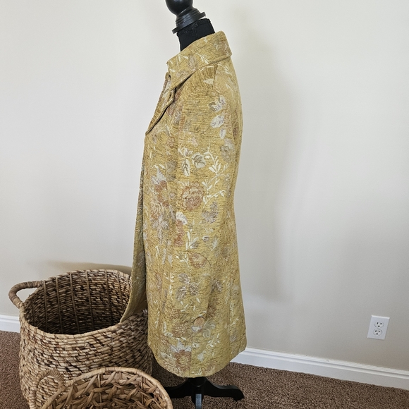 STUNNER!! Tapestry Coat - Picture 2 of 11